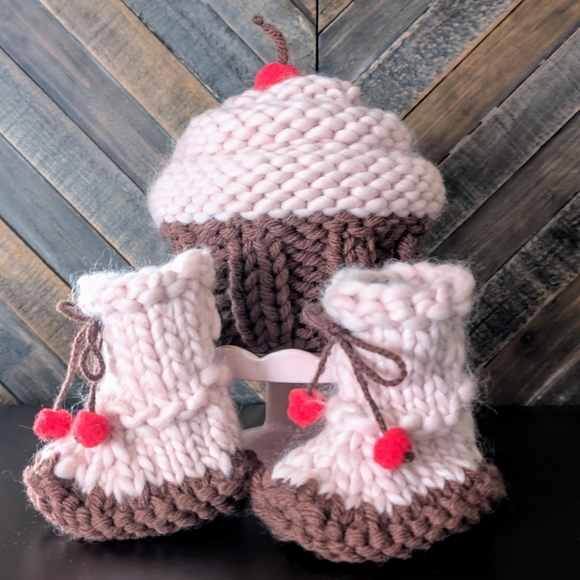 Handmade Cupcake Hat and Booties Set - Pink and Brown - Picture 2 of 4